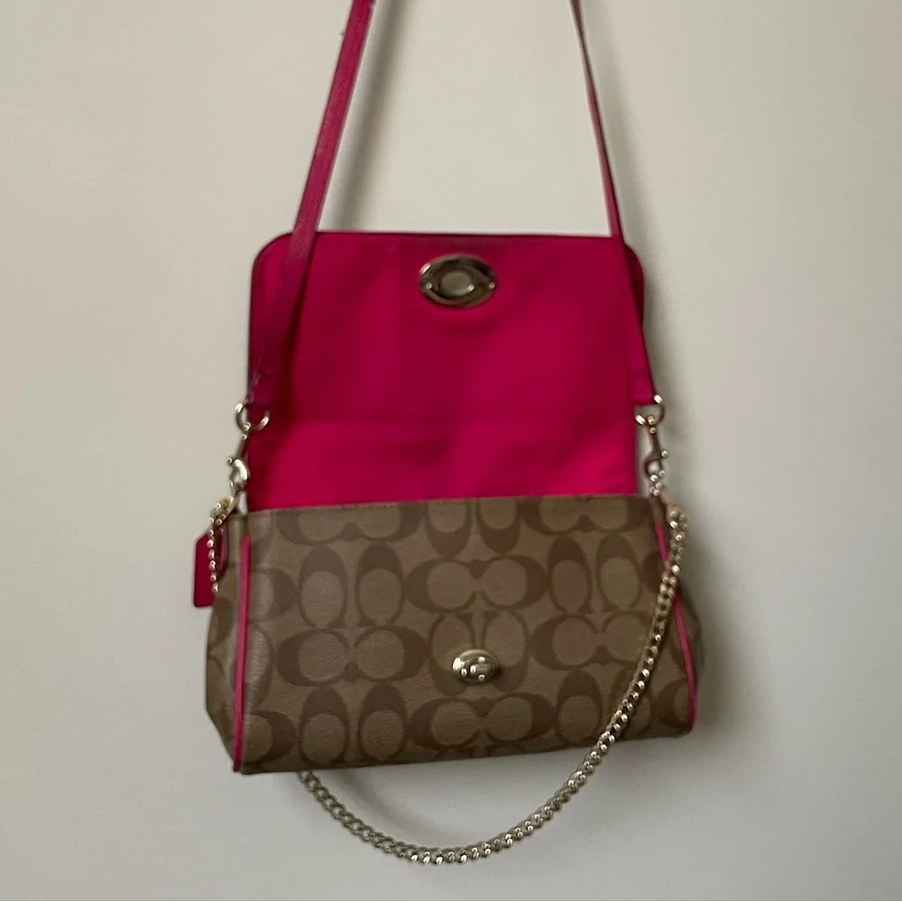 COACH⚡️”Ruby” Signature Monogram Fuschia Pink Turnlock Chain Bag - Picture 8 of 16